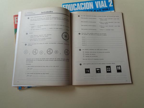 Educacin vial 1(Ciclo inicial, 1 y 2 EGB) / Educacin vial 2 (Ciclo medio. 3, 4 y 5 EGB) / Educacin vial 3 (Ciclo superior. 6, 7 y 8 EGB) Santillana, 1980