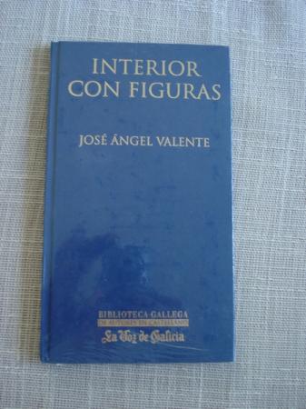 Interior con figuras